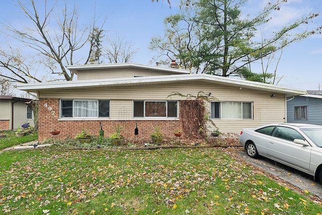 view of front facade featuring a front yard