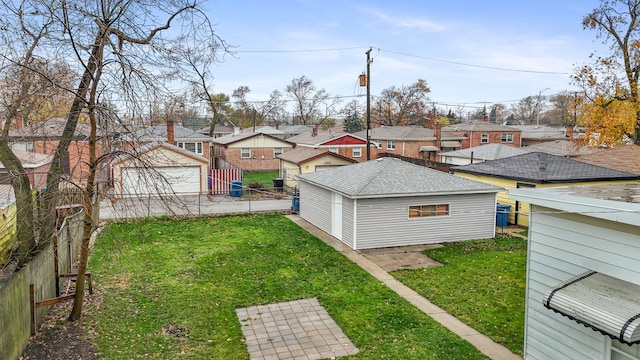 view of yard featuring an outbuilding