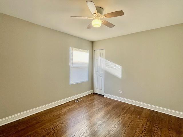 empty room featuring dark hardwood / wood-style floors and ceiling fan