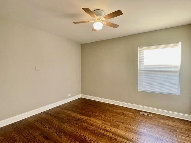 unfurnished room with dark hardwood / wood-style floors and ceiling fan