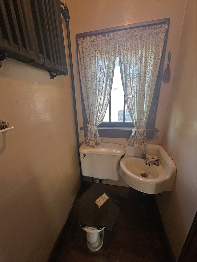 bathroom featuring toilet and sink