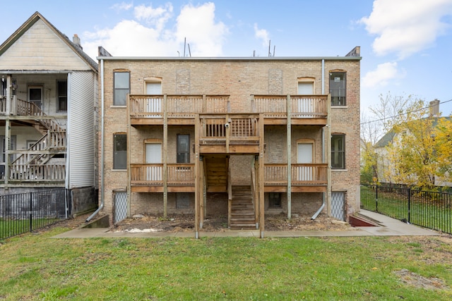 back of house featuring a lawn