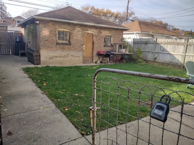 back of house featuring a yard