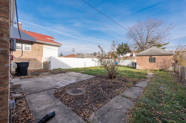 view of yard with a patio area