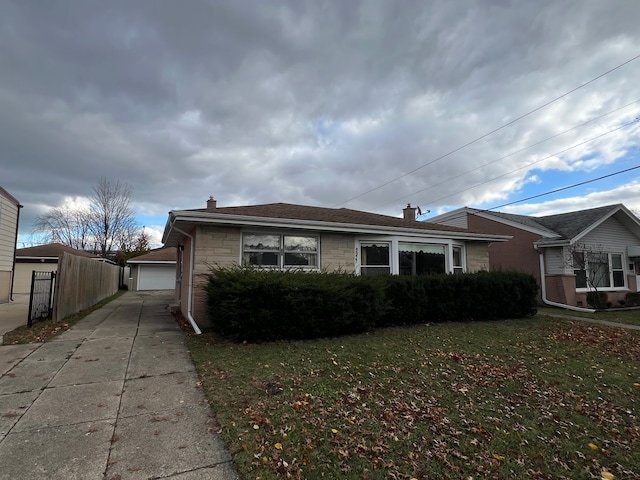 view of front of property featuring a front yard and a garage