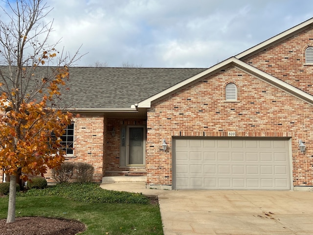 view of front facade featuring a garage