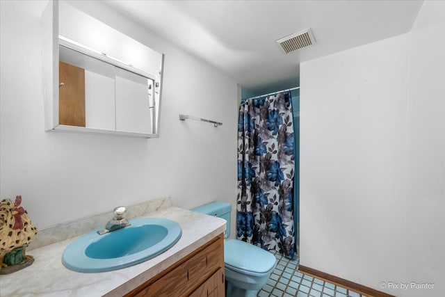 bathroom with vanity, a shower with shower curtain, and toilet