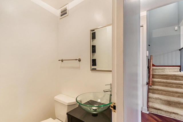 3041 S Michigan Ave Unit 504, Chicago, IL 60616 - bathroom with vanity and wood finished floors
