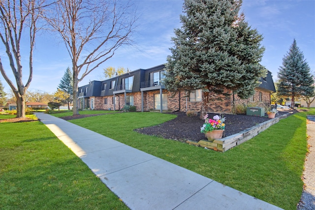 view of front of house featuring a front yard