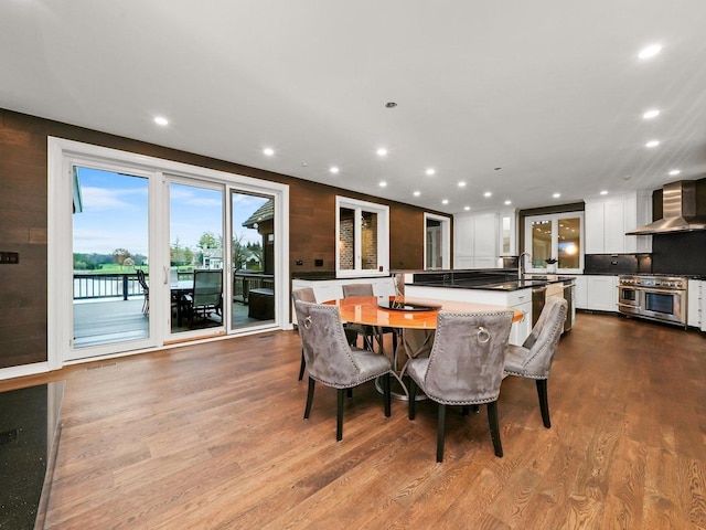 dining space featuring sink and light hardwood / wood-style flooring