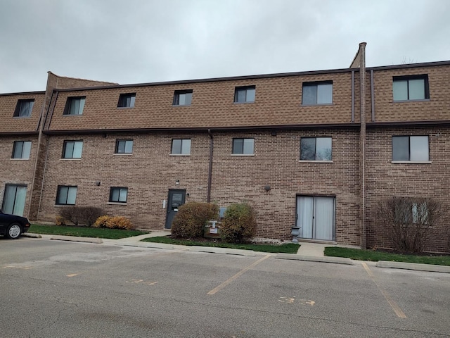 129 W Brandon Ct Unit 33, Palatine, IL 60067 - view of property featuring uncovered parking