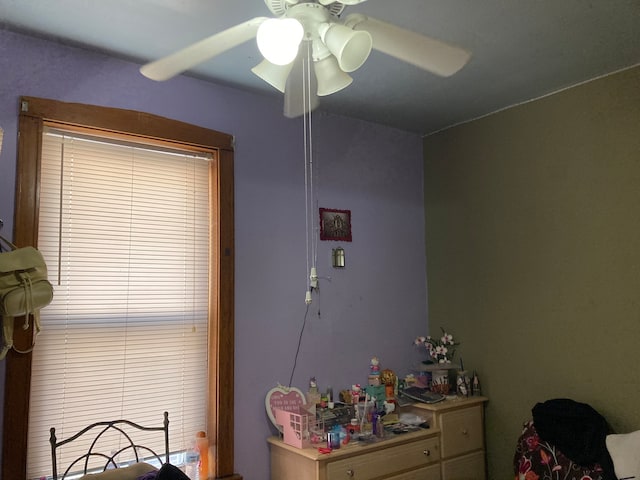 bedroom featuring ceiling fan