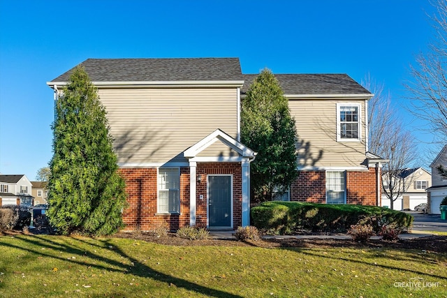 view of front of property featuring a front yard