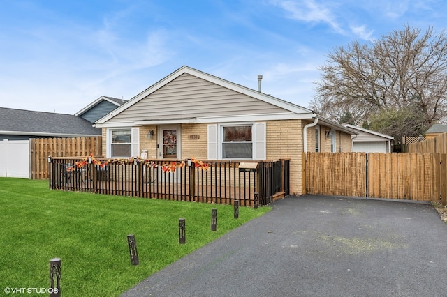 view of front facade featuring a front yard and a wooden deck