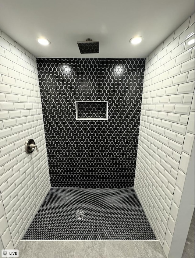 bathroom featuring tiled shower