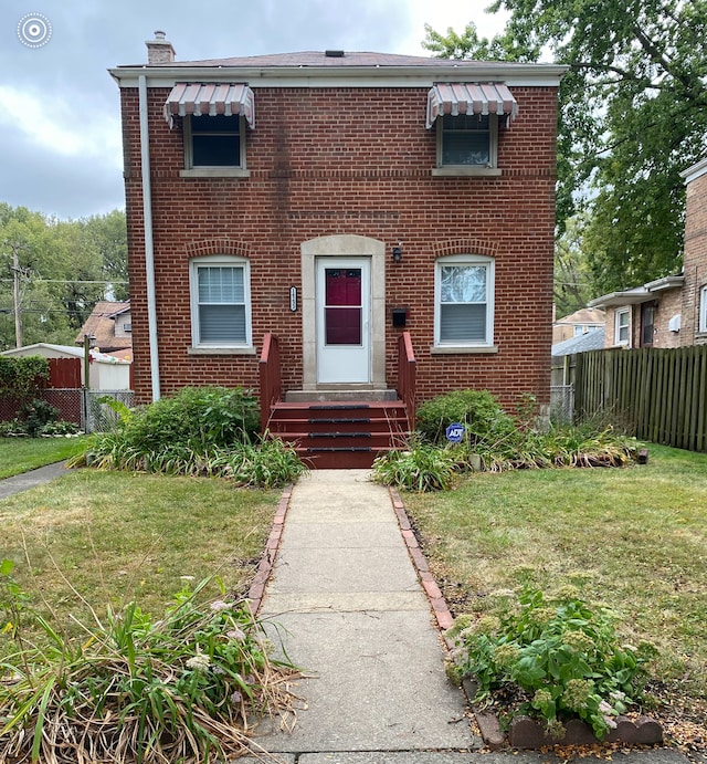 view of front of home featuring a front lawn