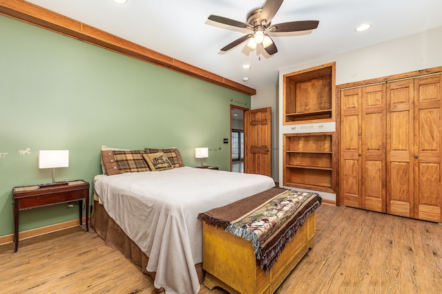 bedroom featuring ceiling fan, light hardwood / wood-style floors, and a closet