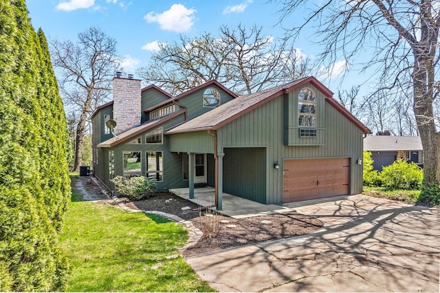 view of front property featuring a garage