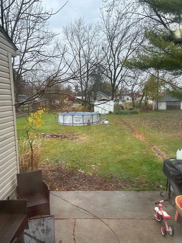 view of yard featuring a patio and a covered pool