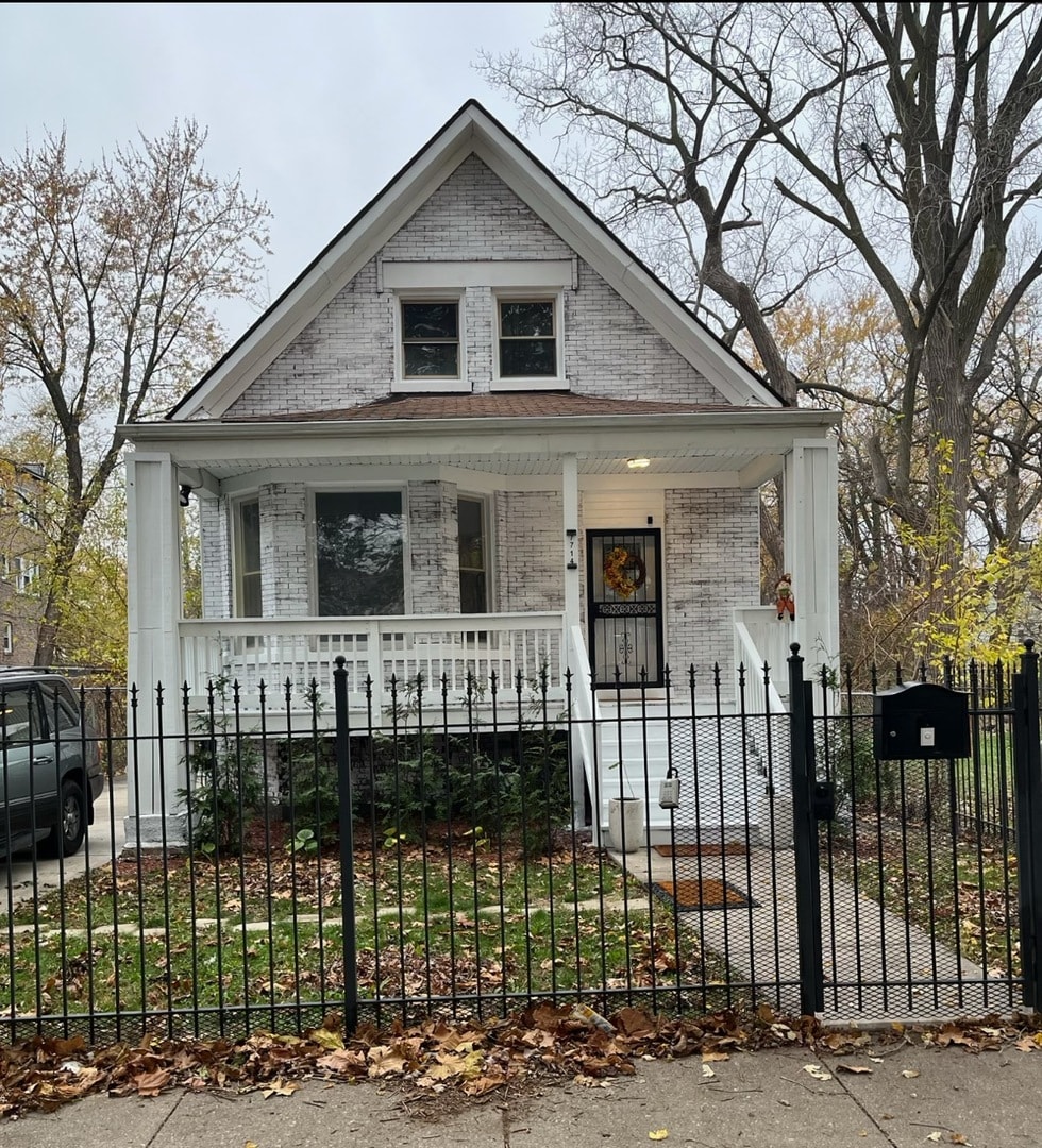 bungalow-style house with covered porch