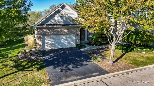 view of front facade featuring a garage and a front yard