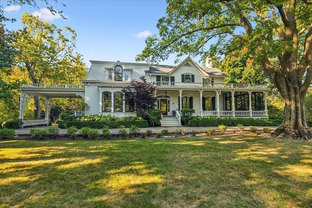 view of front facade featuring a front yard and a porch