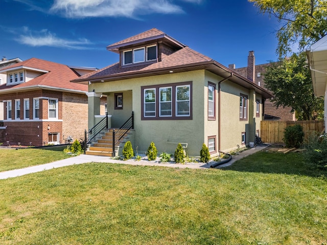 view of front of property featuring a front lawn