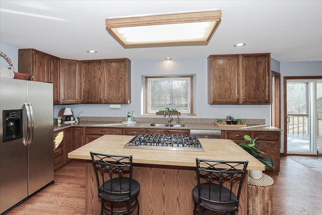 kitchen featuring plenty of natural light, sink, a kitchen breakfast bar, and stainless steel appliances