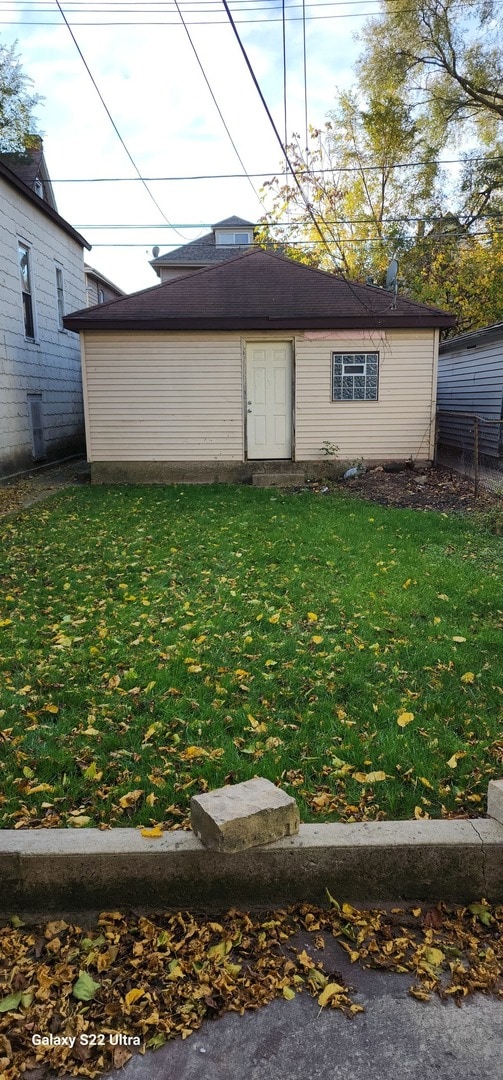 view of outdoor structure featuring a yard