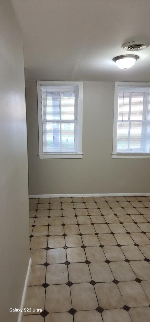 8350 S Muskegon Ave, Chicago, IL 60617 - unfurnished room with baseboards