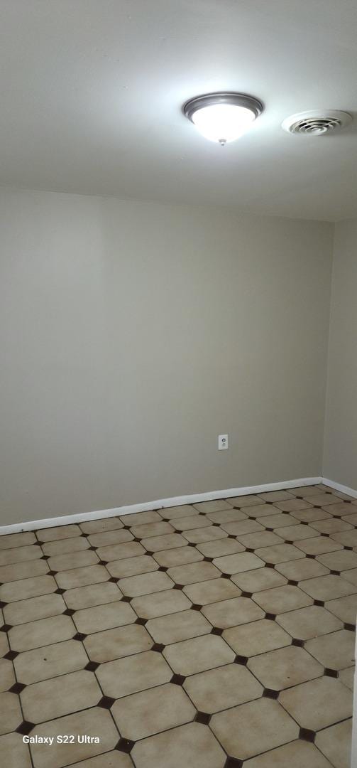 8350 S Muskegon Ave, Chicago, IL 60617 - spare room with baseboards