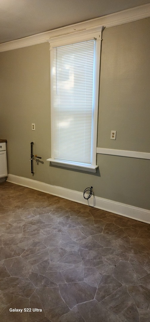 washroom featuring crown molding