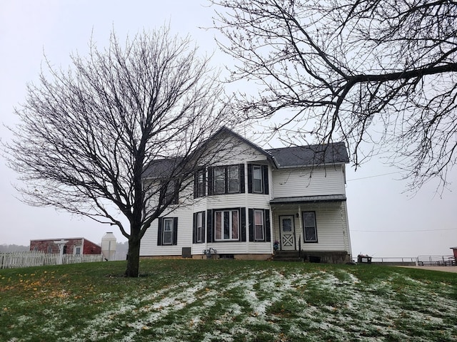 view of front of home with a front yard