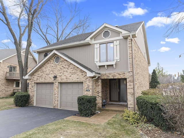 view of front facade featuring a garage