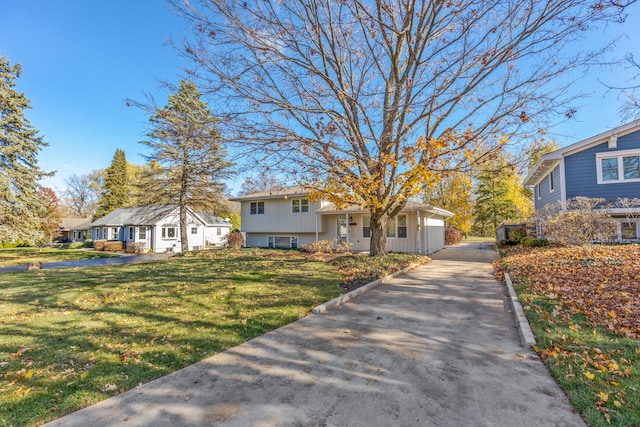 view of front of home featuring a front lawn