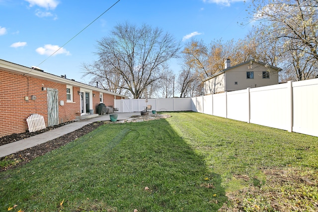 view of yard with a patio