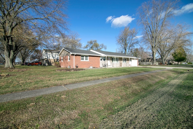 view of front of house featuring a porch and a front lawn