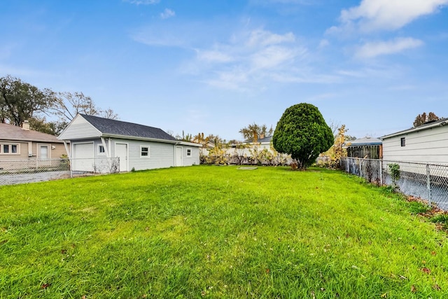 view of yard with an outbuilding