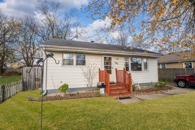 view of front of property with a front yard