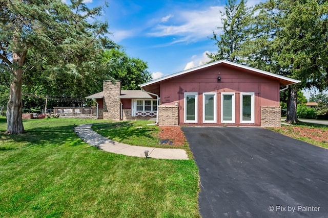 view of front of property with a front lawn