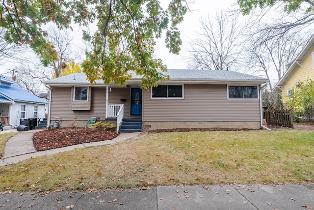 view of front of property featuring a front yard