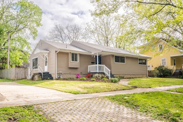 615 W Union St, Champaign, IL 61820 - single story home with a front lawn