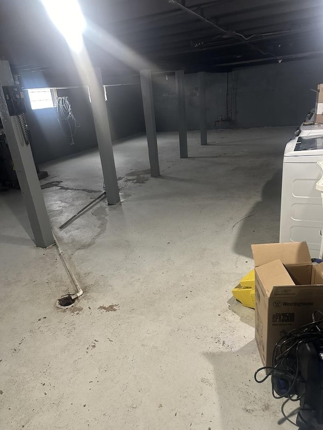 basement featuring washer / dryer