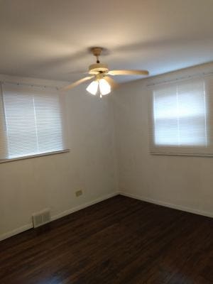 bathroom featuring toilet and curtained shower