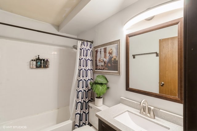 full bathroom featuring vanity, toilet, and shower / tub combo with curtain