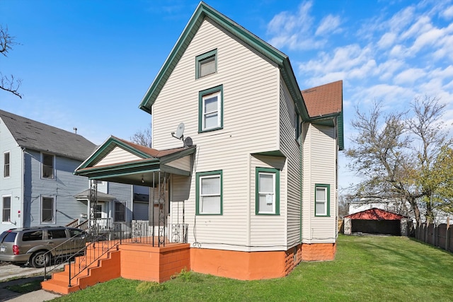 view of front of home with a front lawn