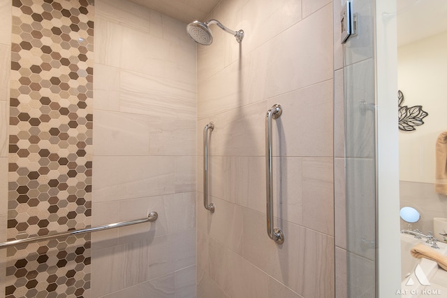 bathroom with a tile shower