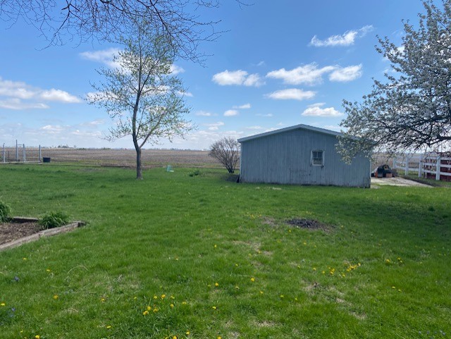 1522 E 7th Rd, Lostant, IL 61334 - view of yard featuring an outbuilding