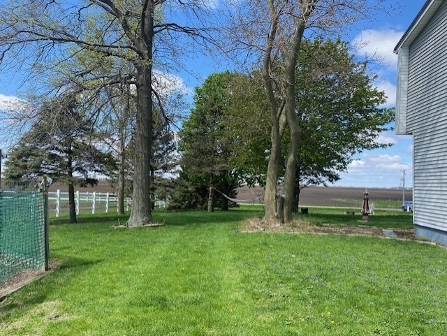1522 E 7th Rd, Lostant, IL 61334 - view of yard featuring fence