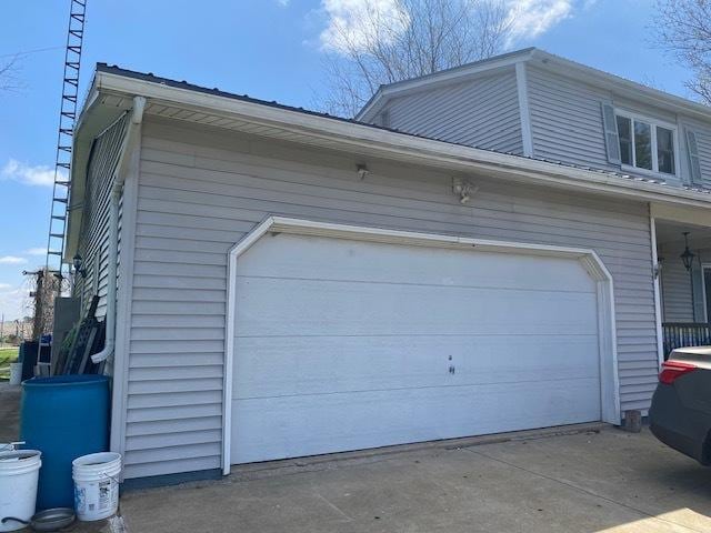 1522 E 7th Rd, Lostant, IL 61334 - garage with driveway